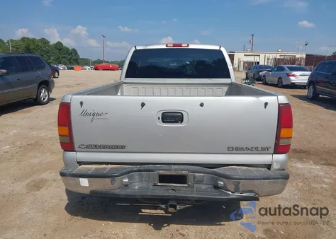 2000 Chevrolet Silverado 1500 Ls z USA, uszkodzony, nr VIN 1GCEC19T2YZ291771